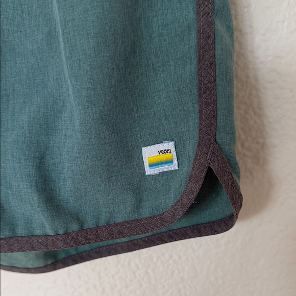 Vuori Men's Banks Shorts Sea Green Athletic Shorts medium - Picture 2 of 8